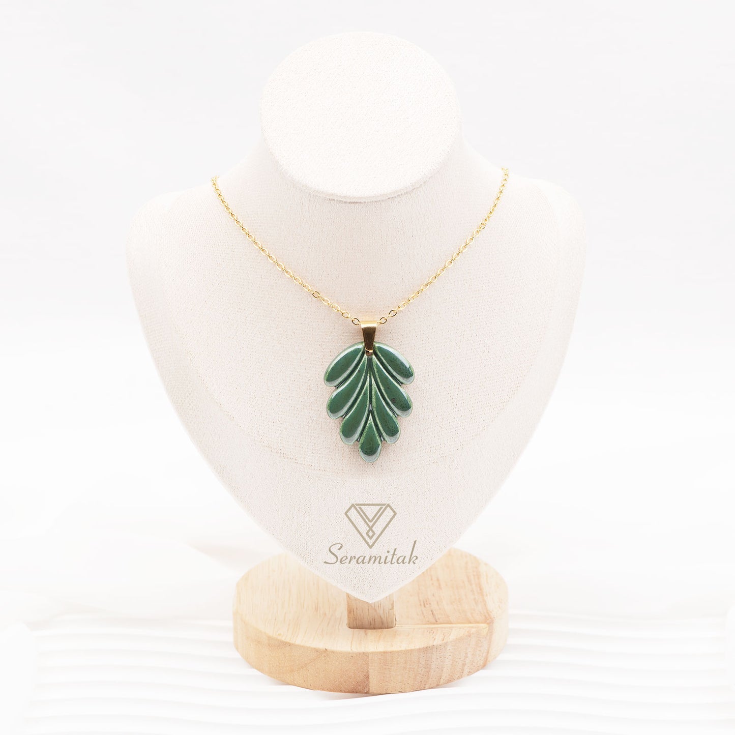 Evergreen – Seramik Yaprak Kolye