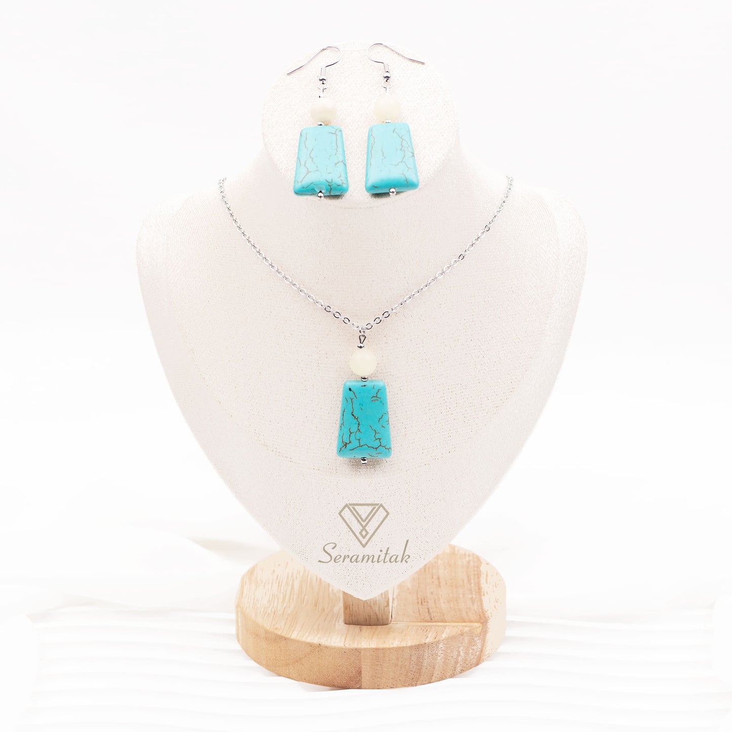 Huzurlu Odak – Doğal Taş Kolye & Küpe Seti